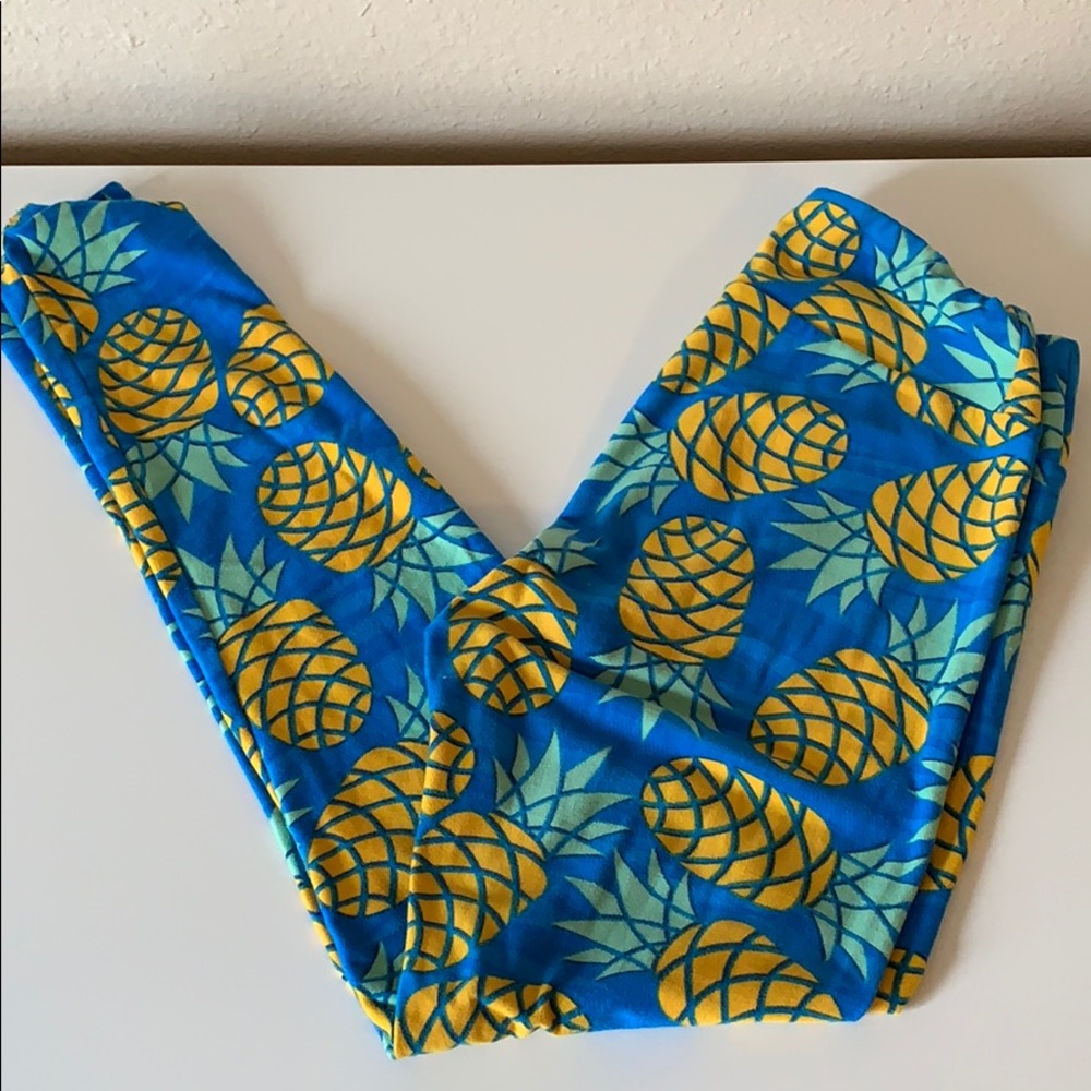 Lularoe butter soft leggings. Pineapple print. OS